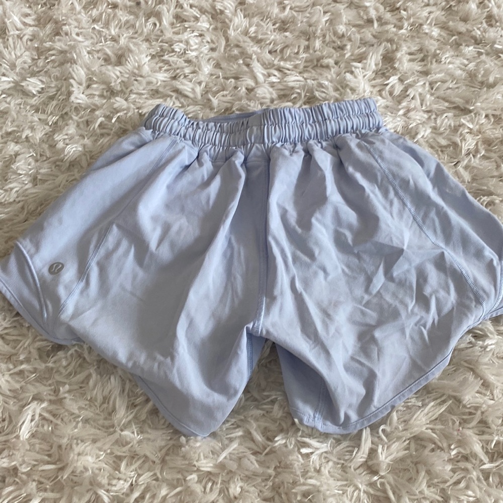 Lululemon Low rise 4” Size 0 Light purple hotty hots